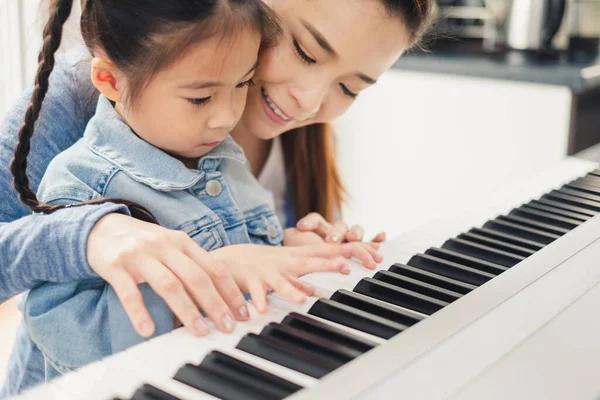 Piano Lessons At Home Vs Studio Lessons: What Parents and Students Must Know